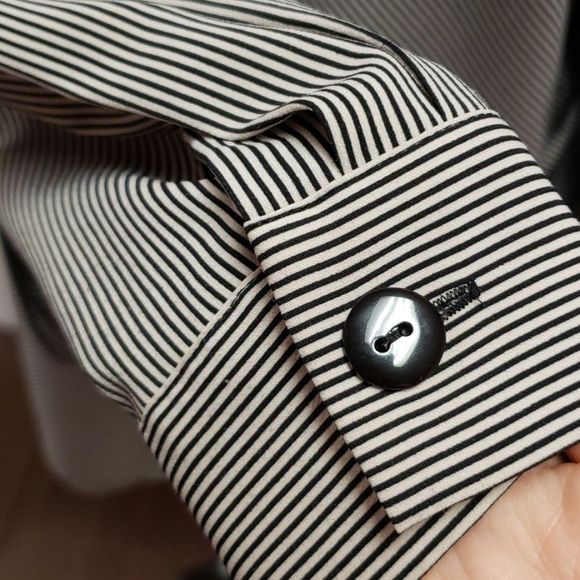 NWOT 🖤🤍🖤Mantles B&W Print Shirt Blouse Top - Picture 8 of 10